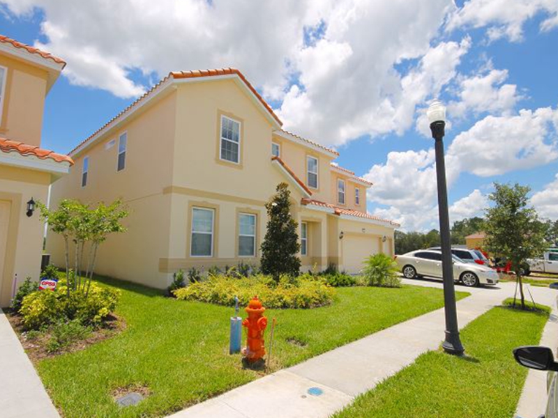 NNew 14 Bedroom Mansion with Pool near Champions Gate - Orlando  $590.000
