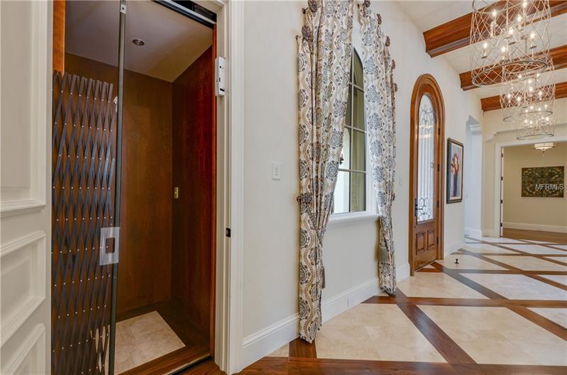 Isleworth Luxury Mansion For Sale - Windermere $3,195,000