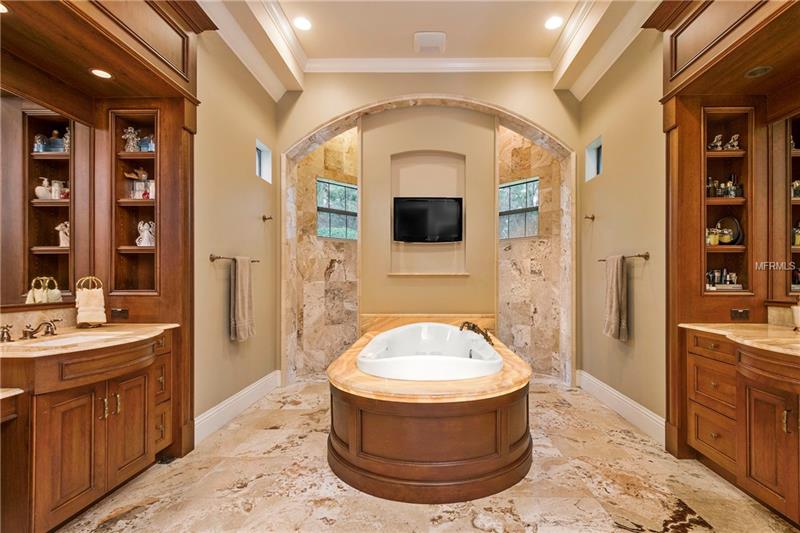 Lakefront Estate For Sale in Winter Park – Florida $6,500,000