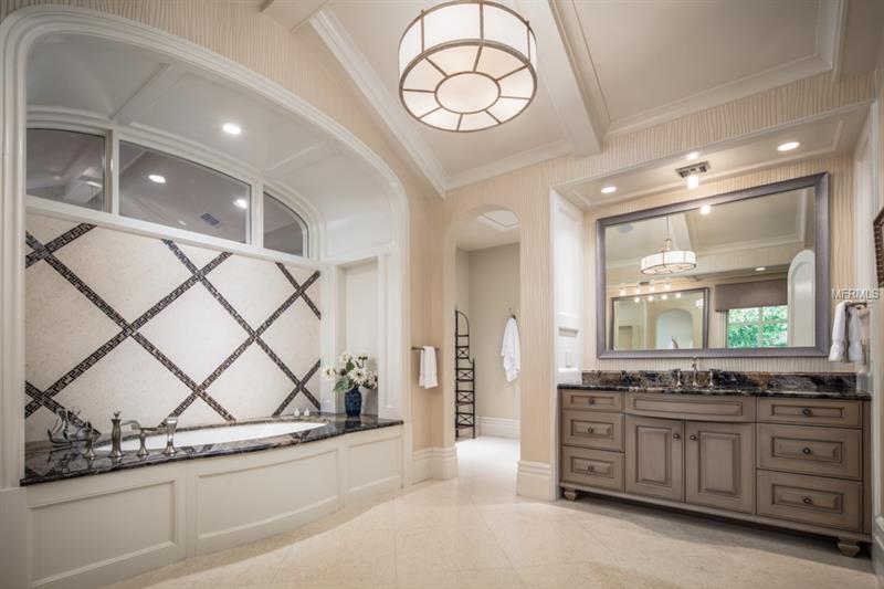 Isleworth Lakefront Estate For Sale - Windermere $4,900,000