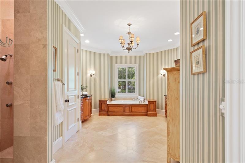 Keenes Pointe Lakefront Mansion For Sale – Windermere $3,695,000