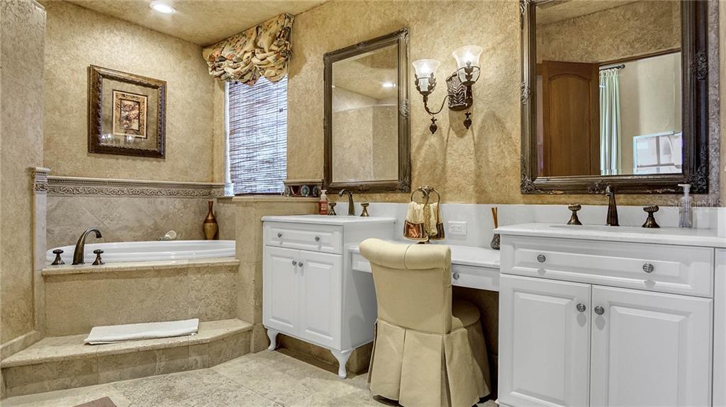Dr.Phillips Lakefront Mansion For Sale - Estates At Phillips Landing $2,250,000