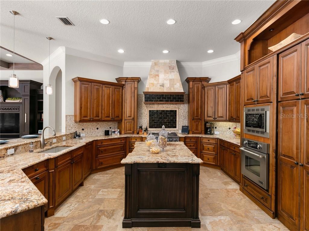 Keenes Pointe Lakefront Estate For Sale - Windermere $3,595,000