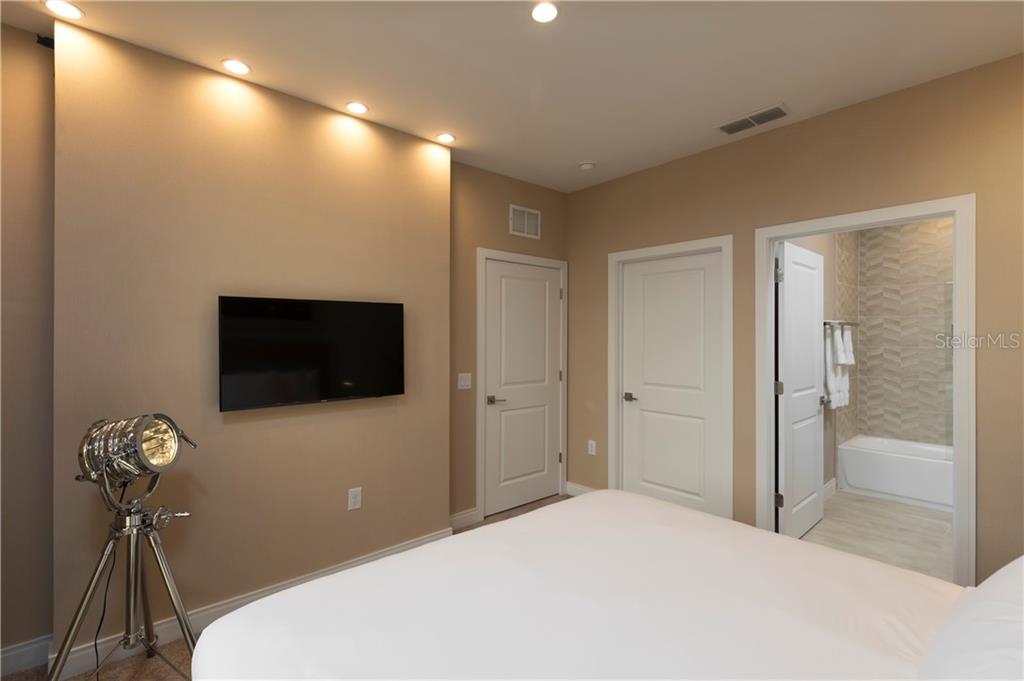 5 Bedroom Home with Pool in Gated Neighborhood Near Disney - Great Deal! $232,000