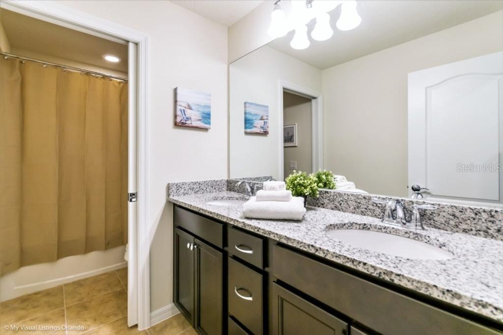 Vacation Investment Home For Sale in Kissimmee - 7 Bedrooms / Fully Furnished $499,000