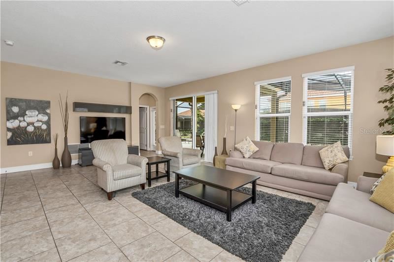 6 Bedroom Vacation Home with pool - fully furnished - Solterra Resort $450,000