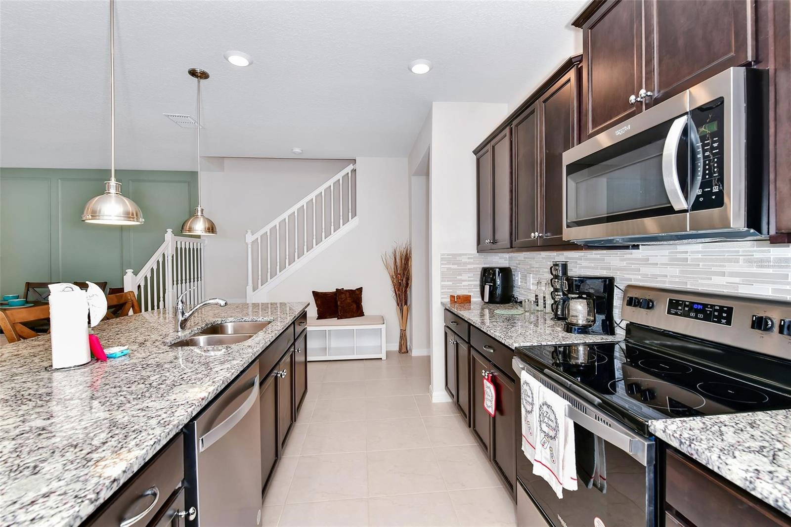 5-Bedroom House with Pool in Windsor Island Resort $469,999