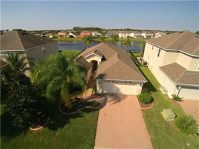 Luxury villa overlooking the pond in closed condominium - Davenport - Orlando - $238,000